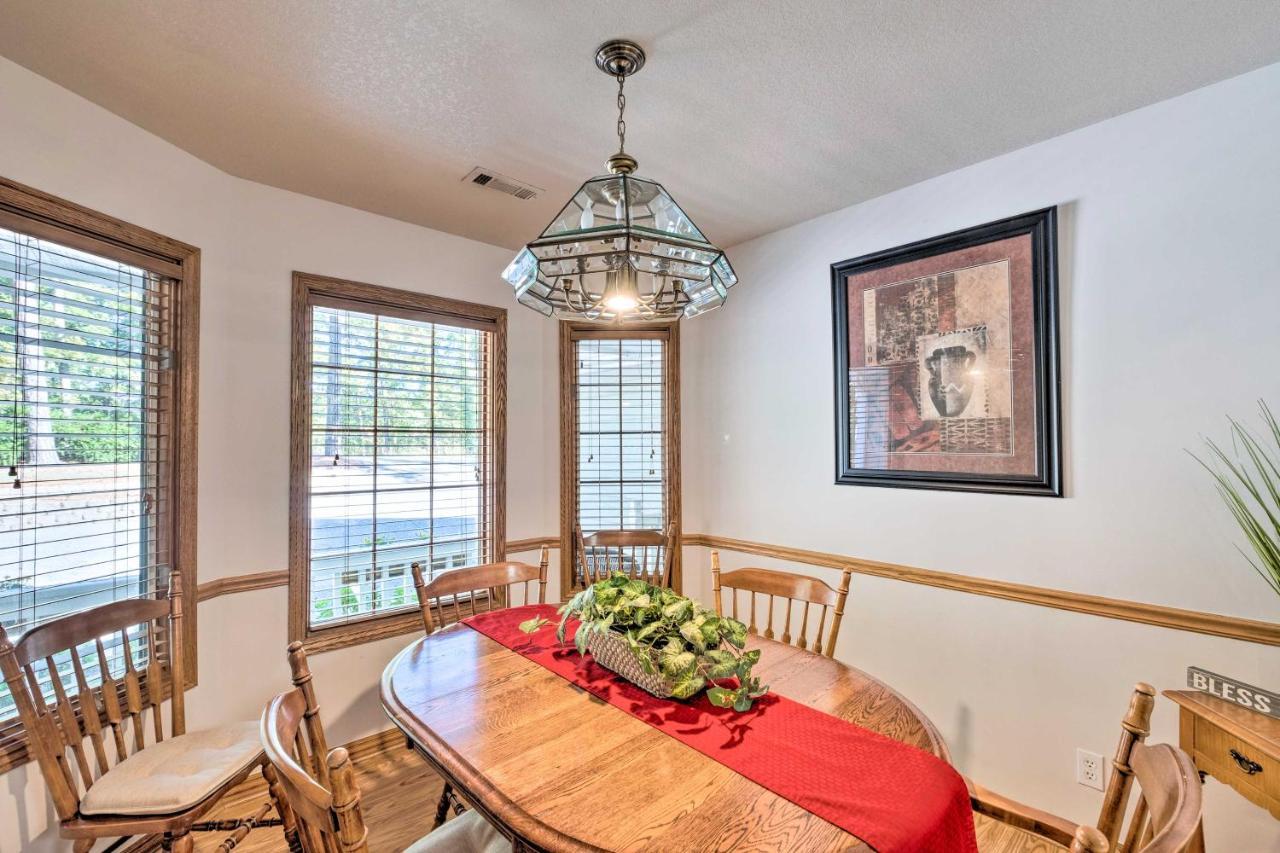 Beautiful Ozark Oasis With Deck Walk To Beaver Lake ロジャース エクステリア 写真