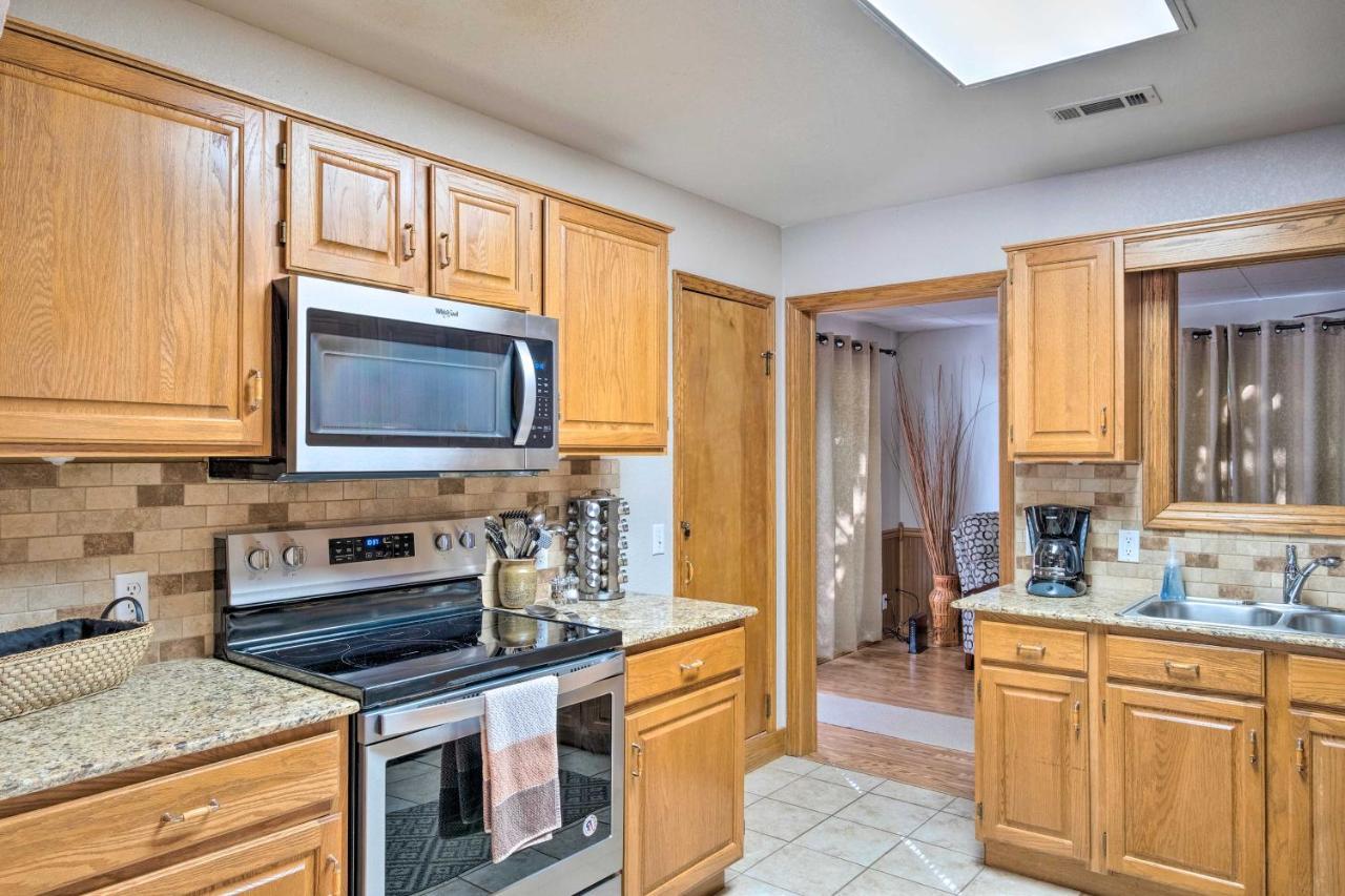 Beautiful Ozark Oasis With Deck Walk To Beaver Lake ロジャース エクステリア 写真