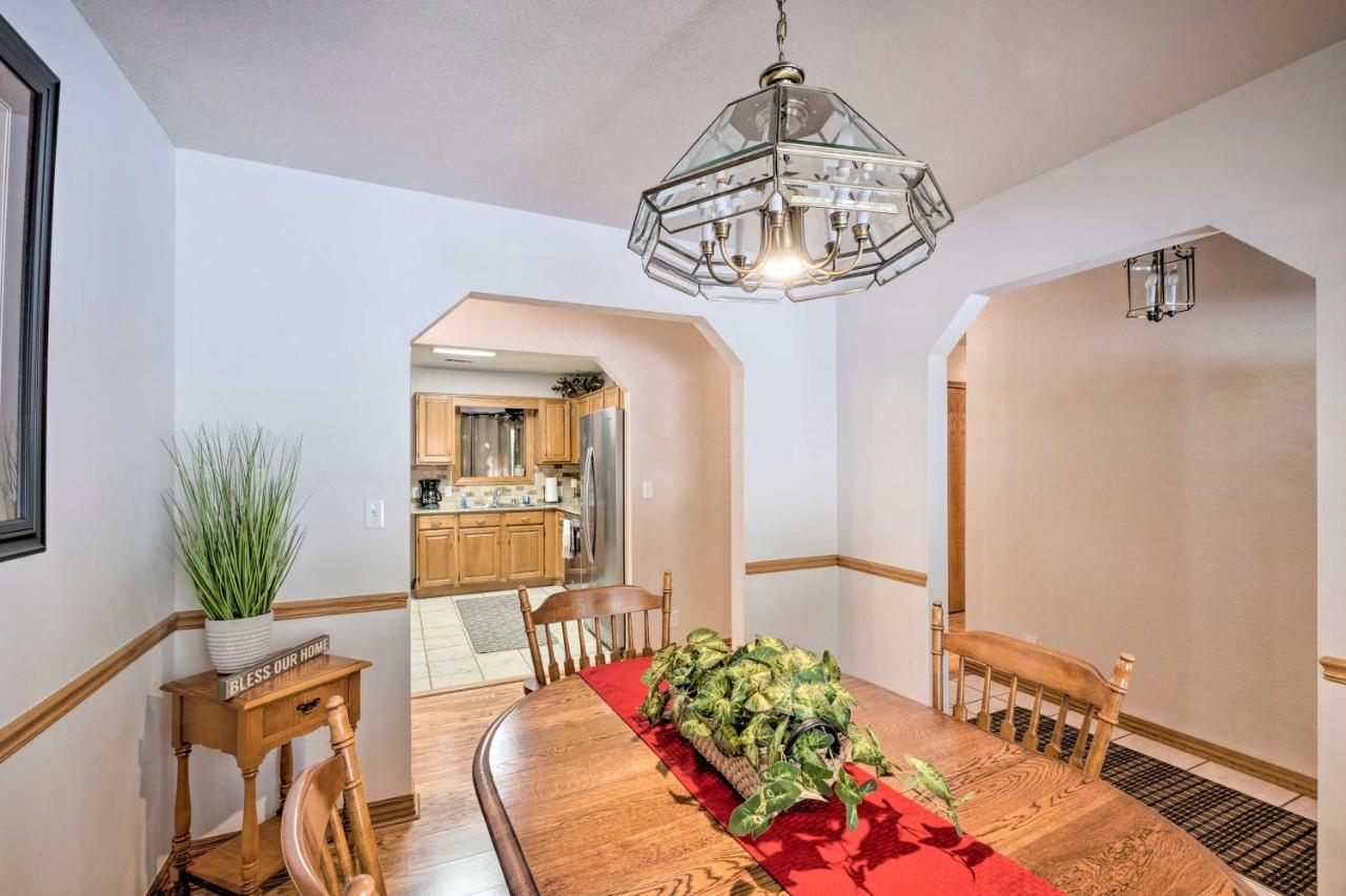 Beautiful Ozark Oasis With Deck Walk To Beaver Lake ロジャース エクステリア 写真