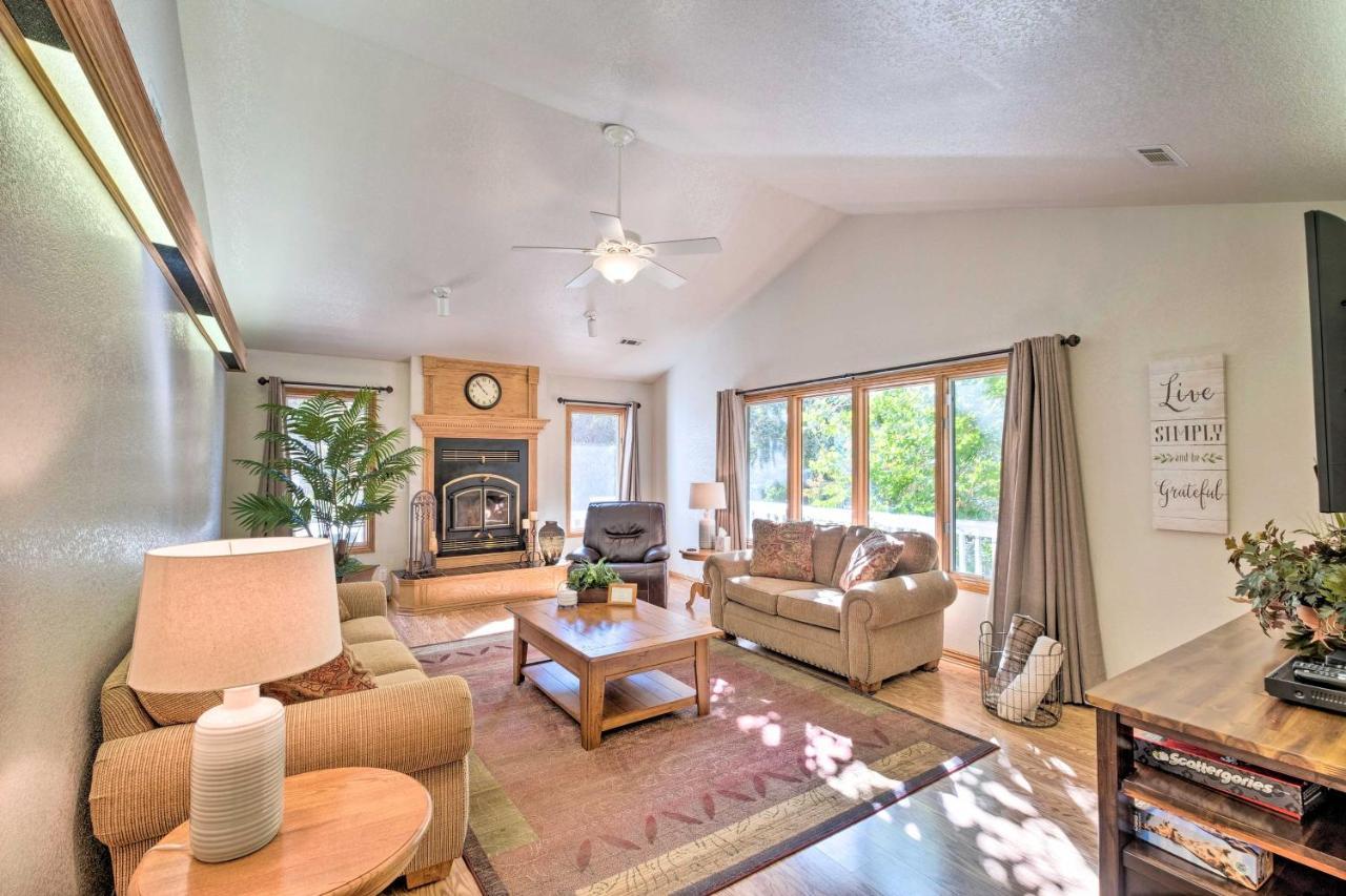 Beautiful Ozark Oasis With Deck Walk To Beaver Lake ロジャース エクステリア 写真