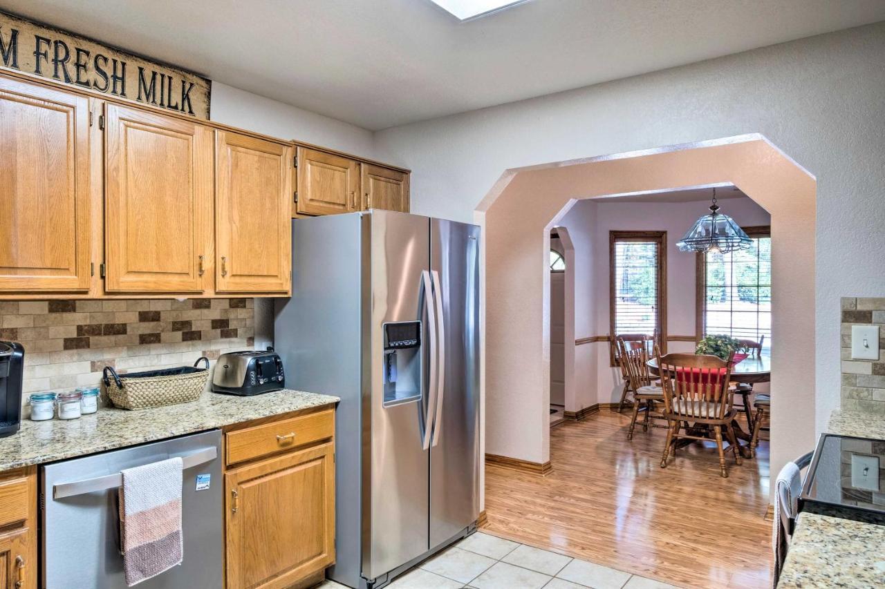 Beautiful Ozark Oasis With Deck Walk To Beaver Lake ロジャース エクステリア 写真