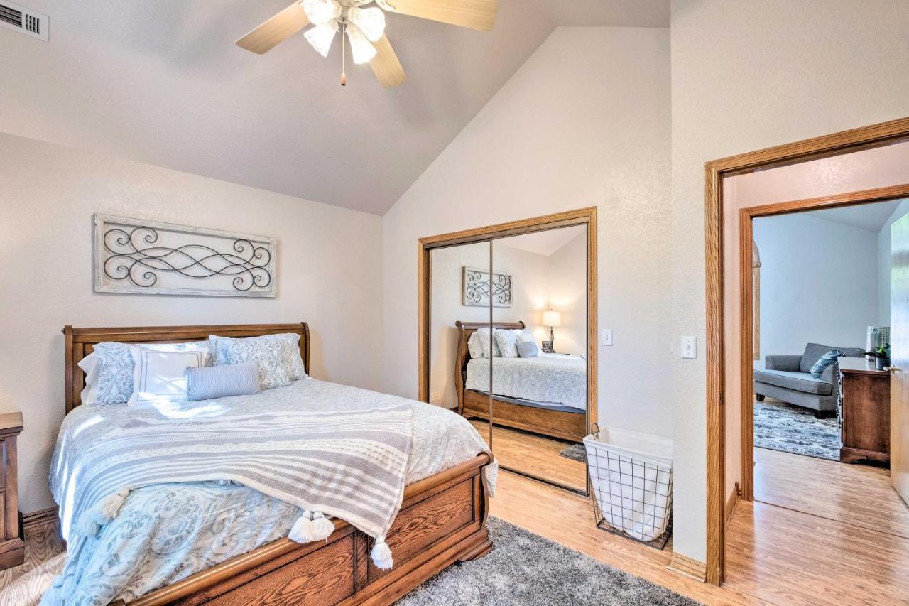 Beautiful Ozark Oasis With Deck Walk To Beaver Lake ロジャース エクステリア 写真