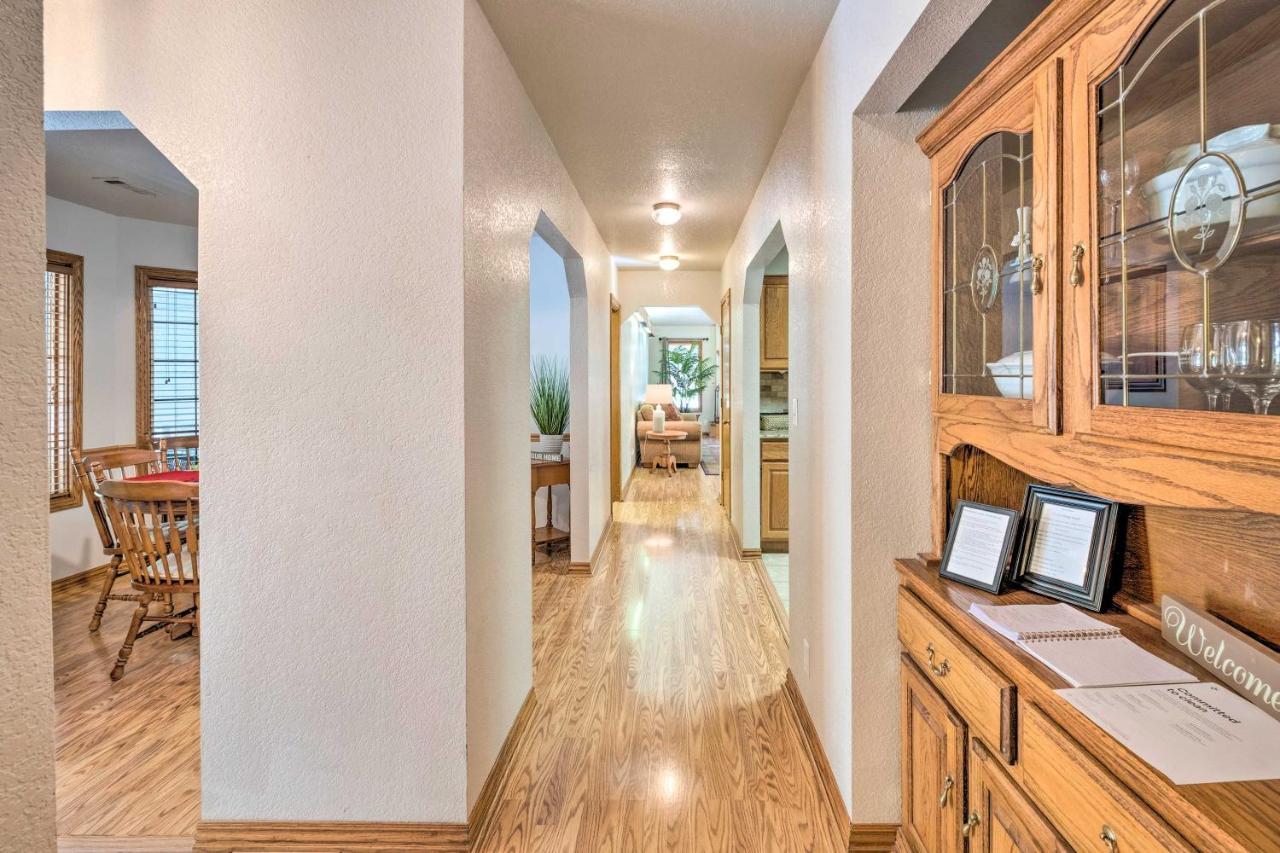 Beautiful Ozark Oasis With Deck Walk To Beaver Lake ロジャース エクステリア 写真