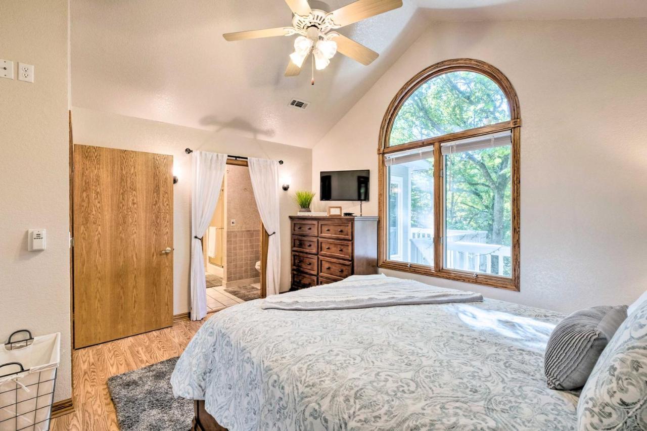 Beautiful Ozark Oasis With Deck Walk To Beaver Lake ロジャース エクステリア 写真